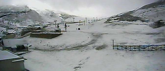 Baja la cota de nieve a 1600m y nieva en Braavieja