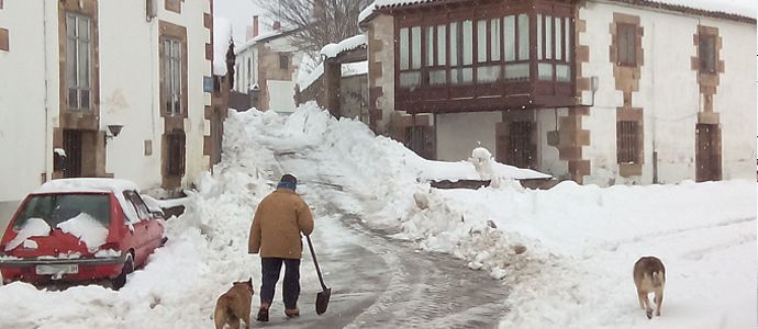 El frente acumula de 25 cm a 45 cm en el Sur de Cantabria