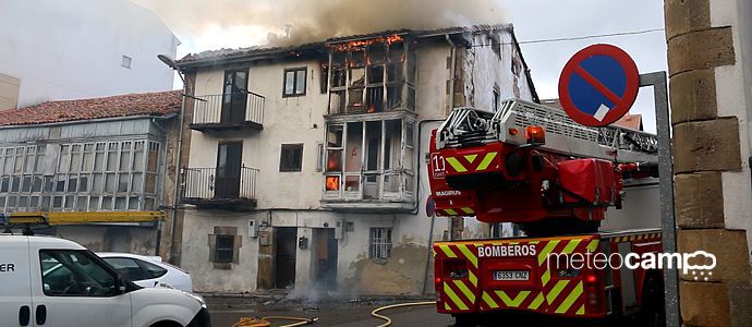 Incendio en Reinosa en  Travesa Carretas el da 9 de Noviembre de 2017