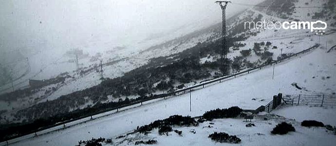 Nevando intensamente en el rea de pistas de Alto Campoo